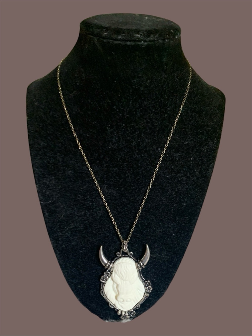Western Southwestern Resin Bull Head Cameo Necklace